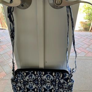 Vera Bradley On The Go Crossbody-Ikat Island.